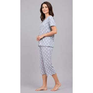 Ensemble Capri en tissu double doux de qualité supérieure pour femmes - Respirant, imprimé, manches longues, séchage rapide, 100% coton, pyjama par Evolove X Venus - Product Image 3