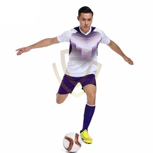 Uniforme de football de haute qualité avec logo personnalisé, 100% polyester, séchage rapide, respirant, col en V, pour hommes, dernier design, kits de football - Product Image 3