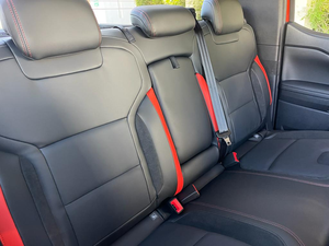 SUV de Doble Cabina Todoterreno 4x4 de Alto Rendimiento, Transmisión Automática, Volante a la Izquierda, Neumáticos Todoterreno R18, Suspensión Reforzada - Product Image 3