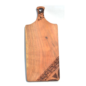 Tabla de cortar de madera hecha a mano para decoración de cocina que combina funcionalidad con diseño natural rústico y elegante - Product Image 4