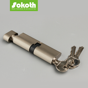 <span class=keywords><strong>Prix</strong></span> Usine Barillet de Serrure de Sécurité de Porte <span class=keywords><strong>Double</strong></span> Entrée Brossé 70 mm en Alliage de Zinc avec 3 Clés en Laiton pour Porte en Bois - Product Image 2