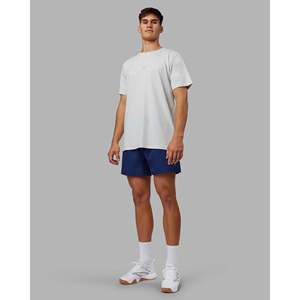 Shorts de performance Midnight Blue Rep 5 pour femmes, taille élastique, en polyester, avec logos - Product Image 3