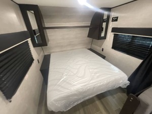 Used 2024 K-e-y-s-t-o-ne Hideout Sport 240BH Ready for Sale - Product Image 3