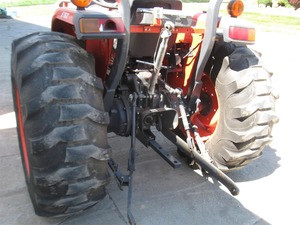 L4701 Kubota 2020รถแทรกเตอร์สำหรับเดินที่ได้รับการจัดอันดับ40-100HP ส่วนประกอบหลักเช่นเครื่องยนต์มอเตอร์เกียร์แบริ่งปั๊มสำหรับฟาร์ม - Product Image 4