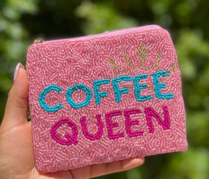 Pochette de monnaie en perles de rocaille détaillée multicolore offrant une façon élégante d'organiser les petits essentiels avec un doux par glowin fashion - Product Image 5