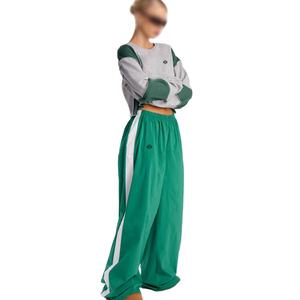 Ensemble de survêtement pour femmes, col rond, coupe courte, en molleton de coton, avec pantalon large à rayures latérales, fabricant, marque privée, fournisseur OEM - Product Image 1