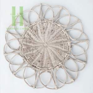 Nouvelle conception de dessous-de-plat en rotin naturel en forme de citrouille, décoration de table, fête d'Halloween, dessous-de-plat en osier tissé à la main provenant d'une usine du Vietnam - Product Image 2