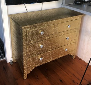 Elegante Gouden Messing Metalen Reliëf Ladekast Woonkamer Kast Voor Slaapkamer Ijzeren Houten Huis Meubels