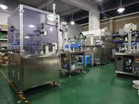 Ligne de production automatique de sushis onigiri, machine à étaler, former et emballer les boulettes de riz pour la transformation alimentaire