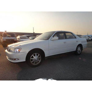 Seminuevo T-oyota Cresta Perfect Family Sedan con excelente rendimiento de conducción y sistemas de seguridad - Product Image 4