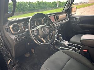 Excellent rapport qualité-prix, Jeep Gladiator Sport 4x4 d'occasion 2021, prêt à être expédié - Product Image 4