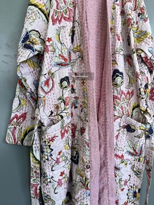Robe de chambre matelassée Kantha vintage faite à la main veste en toile pour vêtements de plage d'hiver - Product Image 6