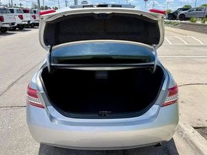 Camry XLE Turbo AWD 2011, sièges en cuir, conduite à gauche, intérieur clair - Product Image 3