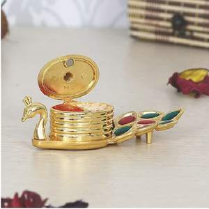 Diseñador de metal Peacock Kumkum Sindoor Dabbi Bharani: Brass Puja Roli Chawal Holder-Acento Pooja tradicional - Product Image 3