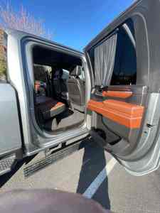 Camionnette d'occasion abordable et en excellent état, GMC Sierra 2500 Denali Ultimate Double Cabine 2024, prête à être expédiée - Product Image 5