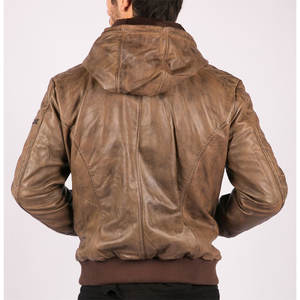 Chaqueta bomber de estilo urbano con líneas limpias y diseño de bolsillo funcional - Product Image 4