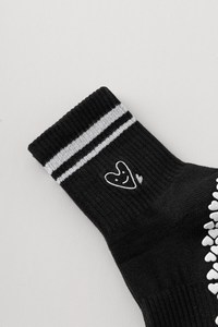 Venta al por mayor de calcetines de algodón personalizados para Pilates, Yoga y gimnasio, Otoño, tejido, lazos bordados, transpirable, agarre a rayas, puño antideslizante diario - Product Image 3