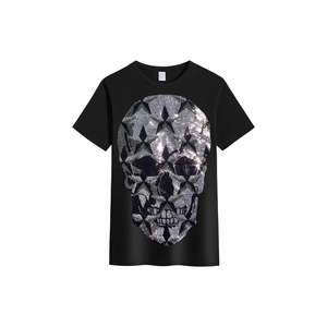T-shirt en cuir synthétique avec crâne brillant en strass et boucle en métal robuste - Product Image 1
