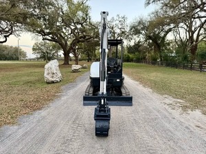 Tracteur à roues E35 <span class=keywords><strong>2013</strong></span> avec moteur et boîte de vitesses, prêt à la vente. Mini-excavatrice avec remorque, également disponible à la vente. - Product Image 6