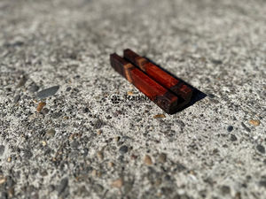 Porte-cartes en résine carrée gravé à la main, organisateur de bureau moderne, présentoir élégant pour cartes de visite, aspect haut de gamme - Product Image 2