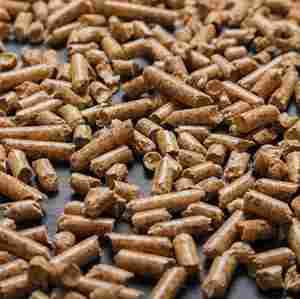 Pellets de madera de pino natural de alta calidad, forma de briqueta de leña, polvos de quemador de biomasa saludables envasados en bolsa de bajo precio - Product Image 5