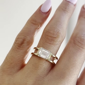Bague de fiançailles en émeraude certifiée IGI 3,00 carats, diamant, monture demi-cerclée est-ouest, tige fendue, clarté VVVS, couleur DEF, magnifique pour mariage - Product Image 6