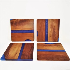 Sous-verre moderne classique en résine époxy et bois pour tasses - Coffret cadeau élégant fait main avec options personnalisables pour tapis et coussinets de table - Product Image 1