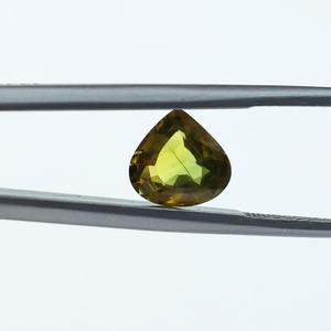 พลอยสปิเนลธรรมชาติจากอินเดีย ทรงคุชชั่น 1.75 กะรัต สำหรับทำเครื่องประดับ เสริมโชคลาภ ความเจริญรุ่งเรือง และการบำบัดทางจิตวิญญาณ - Product Image 1