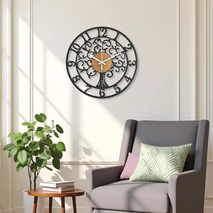 Horloge murale élégante en métal et bois Le design intemporel ajoute une touche sophistiquée à tous les intérieurs de maison ou de bureau - Product Image 5