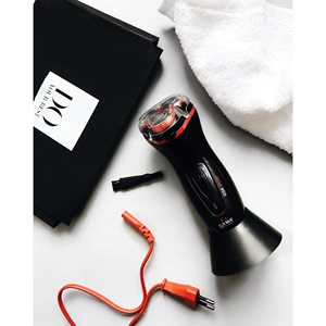 Práctica Mini Afeitadora Eléctrica con Sistema de Cabezal Oscilante de Doble Cuchilla para un Afeitado Facial Cómodo, Fácil de Usar y Portátil - Product Image 3