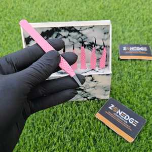 Pinzas de pestañas de acero inoxidable de Color rosa con punta negra, pinzas de extensión de pestañas con volumen de punta de fibra, logotipo personalizado - Product Image 1