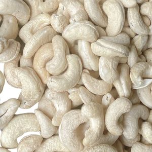 Anacardos orgánicos de Vietnam de fábrica Santigo de alta calidad al por mayor, anacardos W180 160 al por mayor exportados a la UE, Oriente Medio - Product Image 1