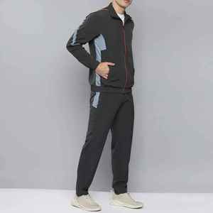 Nouvel ensemble de survêtements pour hommes personnalisé 2025 | Vêtements de sport de haute qualité au meilleur prix | Ensemble de jogging léger et respirant en polyester 100% pour - Product Image 2
