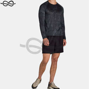 Camiseta Deportiva de Manga Larga para Hombre Athletic Works, Camiseta Ligera de Alto Rendimiento para Correr, Gimnasio y Deportes al Aire Libre - Product Image 3