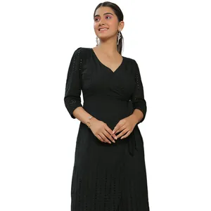 Vestido de envoltório de beleza preto Schiffli 2024 novidade design tendência moda ocidental top feminino chique/peça única para mulheres a baixo preço