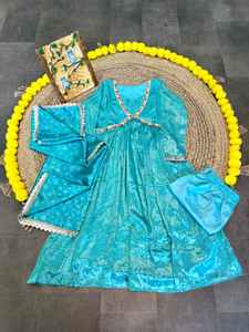 Robe longue en organza pour femmes traditionnelles luxueuses Superbe Salwar Kameez conçu pour les célébrations formelles d'occasions spéciales - Product Image 6