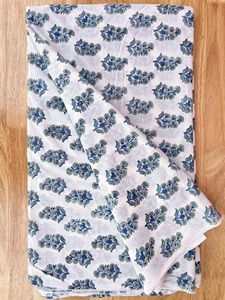 Tela pesada de algodón puro de diseño indio tradicional diseño clásico de calidad de exportación para hacer vestidos al por mayor - Product Image 2