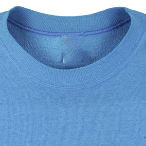 Sweat en molleton de coton biologique avec marque signature sur la manche et style sportif intemporel décontracté fabriqué au Pakistan - Product Image 2
