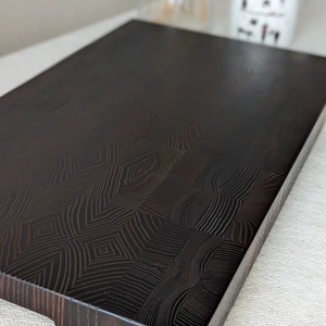 Planche à découper en bois au design élégant et moderne, parfaite pour la préparation culinaire, le service, l'exposition et les cadeaux, en provenance d'Inde - Product Image 1