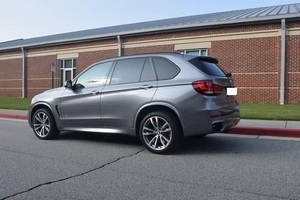 SUV de Lujo Usada de Tamaño Completo 2023, Motor V8 de Alto Rendimiento, Capacidad de Tracción en las Cuatro Ruedas y Características Premium - Product Image 6