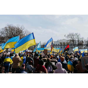 ชุดธงชาติยูเครน 2 ชิ้น ขนาด 3x5 ฟุต สำหรับใช้งานกลางแจ้ง ธงยูเครนพร้อมห่วงทองเหลืองและผ้าใบเย็บสองชั้น แข็งแรงทนทาน - Product Image 1