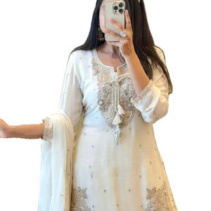 Ensemble Salwar Suit pour femmes en soie chinon pure, travail de diamants multi-pierres, couleur personnalisée, bordure en dentelle Gharara, dupatta, hiver - Product Image 1