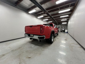 Chevrolet Silverado 3500HD LT Crew Cab 4WD 2024 d'occasion, conduite à gauche, cuir foncé, jantes R19, toit ouvrant automatique, Euro IV, feux diurnes LED, 5 portes - Product Image 4