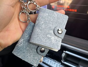 <span class=keywords><strong>Mini</strong></span> albums photo en cuir PU <span class=keywords><strong>2</strong></span> pouces porte-clés porte-photos <span class=keywords><strong>2</strong></span> pouces pochettes accessoires jolis photos cartes porte-clés pendentif - Product Image 2