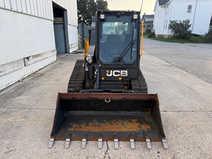 Chargeuse compacte sur chenilles diesel JCB 215T professionnelle, jaune, à vendre - Product Image 6