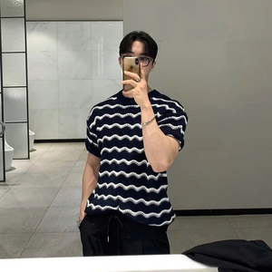 NH67 T-shirt en tricot à manches courtes de qualité supérieure avec motif de rayures aérées offrant une option élégante et respirante pour un usage quotidien confortable - Product Image 2