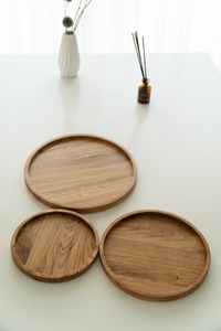 Bandeja redonda de madera marrón natural hecha a mano con acabado pulido, bandejas de madera de tamaño personalizado, artesanías de madera de la India en venta - Product Image 6