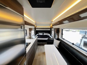 Remolque de Campamento de Lujo XPLORE X195 para Automóvil y Uso en Campamentos, Color Negro, para 4-6 Personas, con Cocina, Baño y Aire Acondicionado - Product Image 5