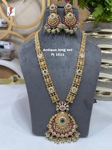 Parure de bijoux Kundan pour la mariée traditionnelle au meilleur prix Collier et boucles d'oreilles en laiton fabriqués à la main pour mariage royal ou soirée - Product Image 4