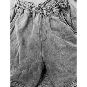 Pantalones cortos para hombre con ajuste personalizado Fabricante OEM Múltiples opciones de color Material cómodo Ideal para gimnasio de playa o ropa para el hogar - Product Image 5